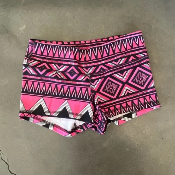 Fleo Shorts - Picture 1 of 2